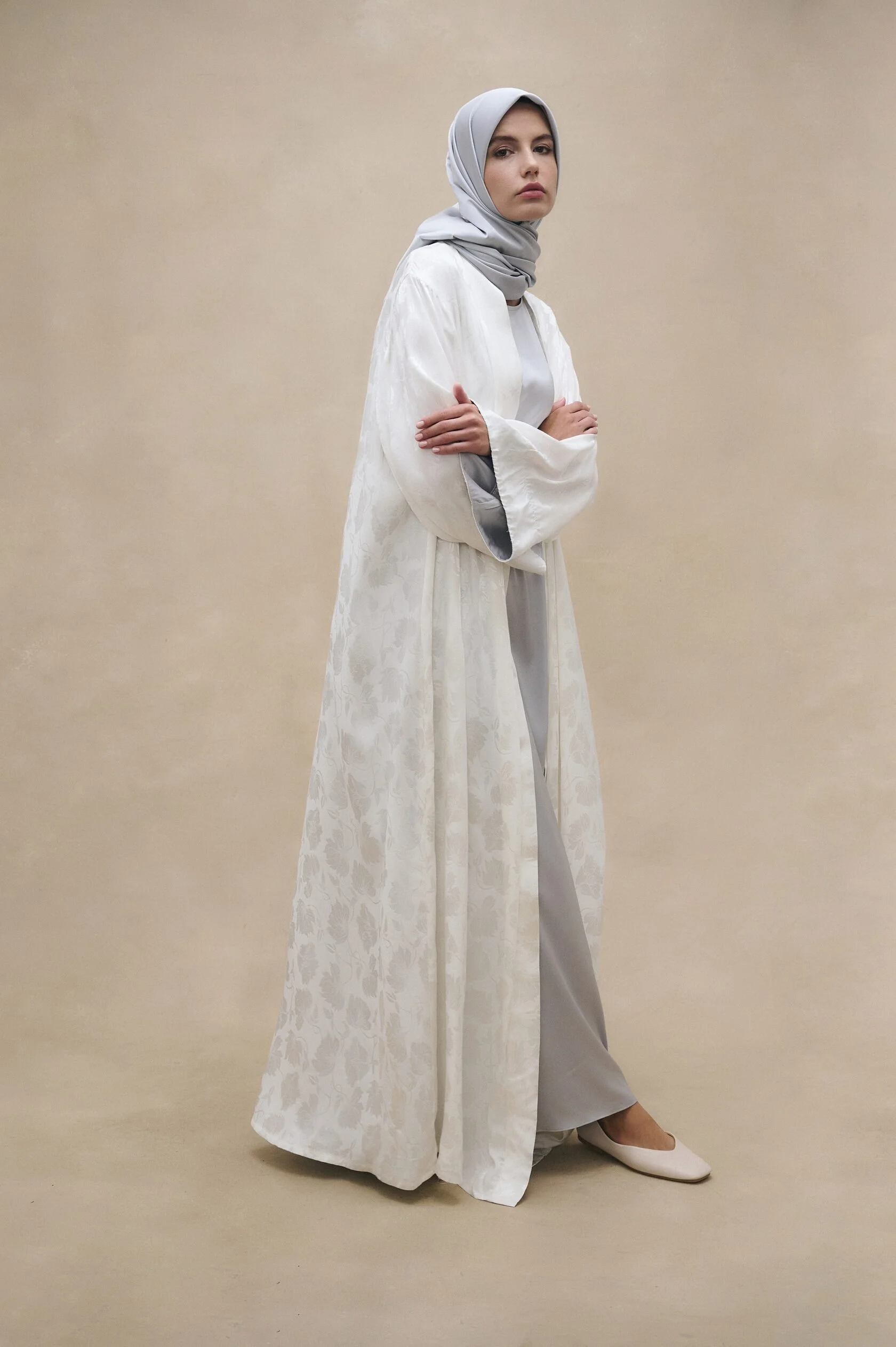 Ivory Floral Jacquard Open Abaya – Kimono Style