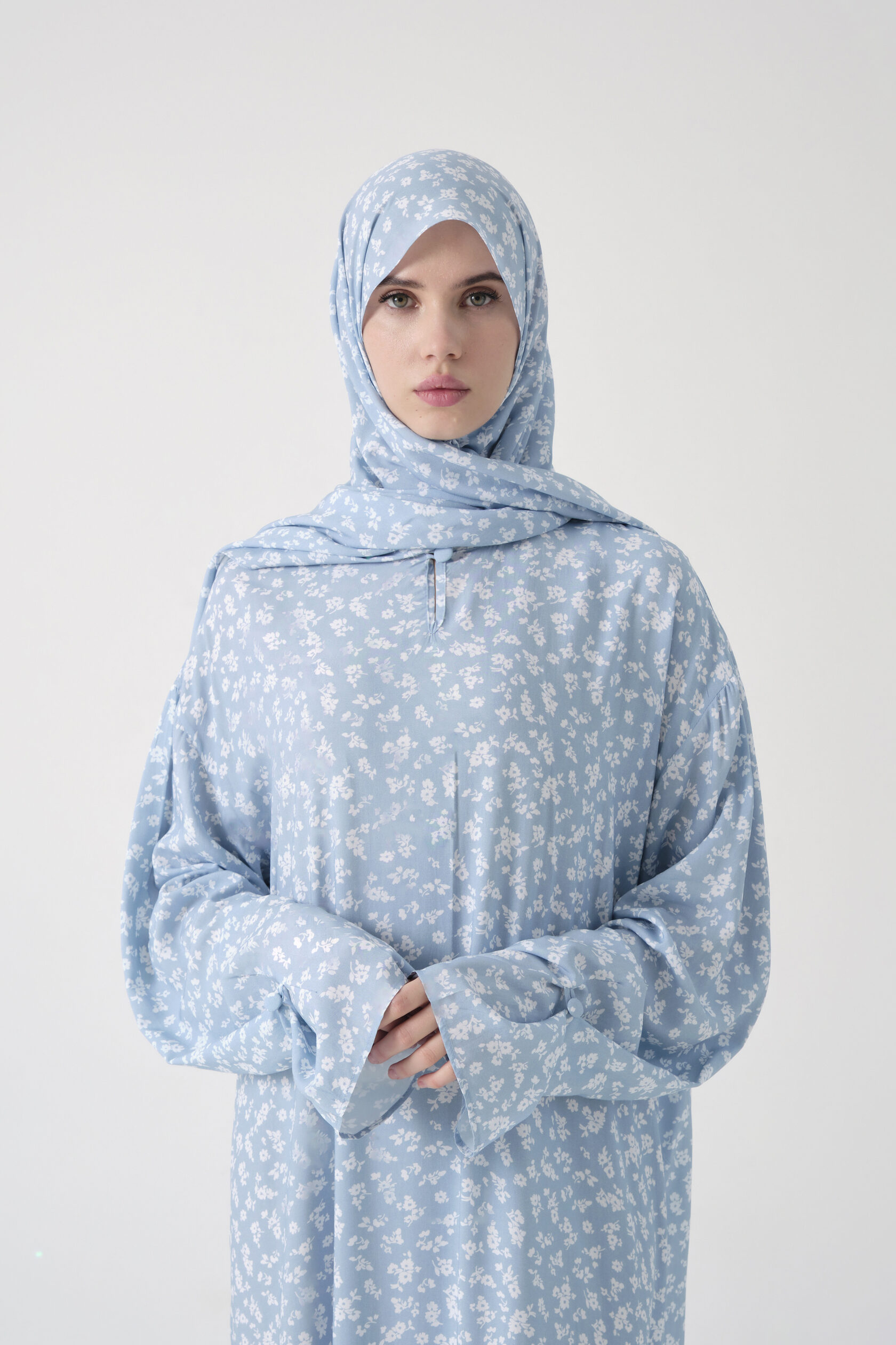 Ditsy Floral Prayer Set – Sky Blue